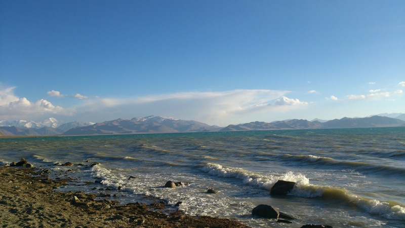 Волны на озере Каракуль