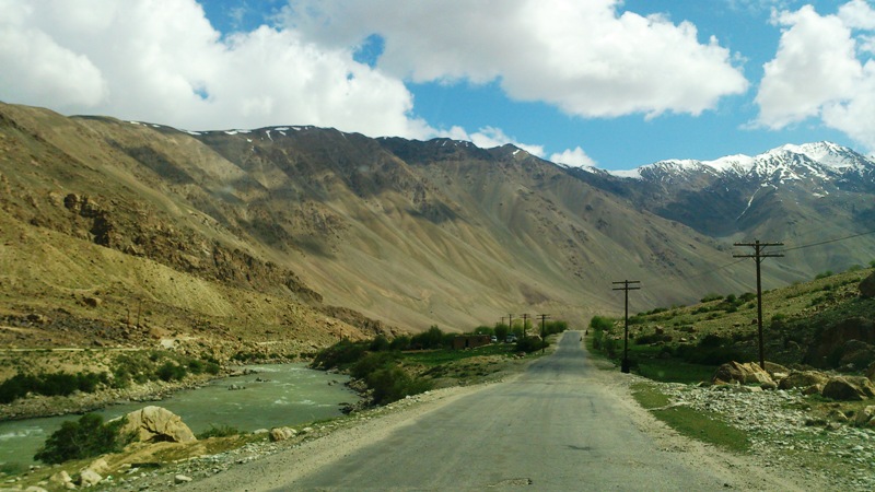 Памирский тракт и река Гунт