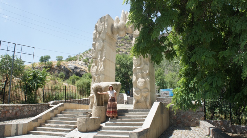 Красивые ворота на Сулейман-гору