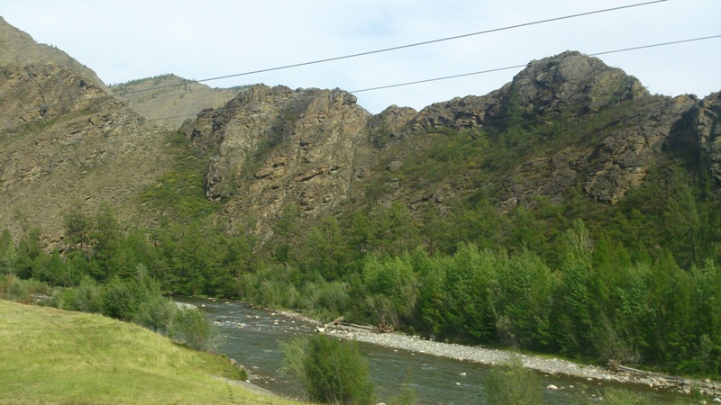 Река и скалы