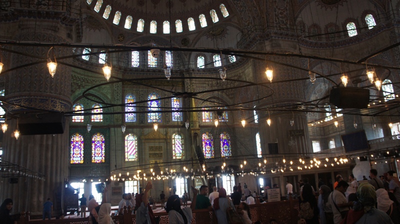 В Стамбульской мечети