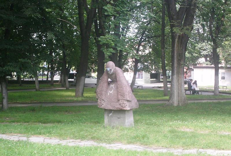 Скульптуры в парке Владикавказа