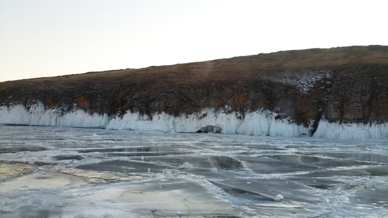 На льду Байкала